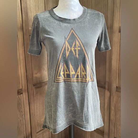 Women’s CHASOR very lightweight distressed Def Leppard t-shirt. - Picture 1 of 5